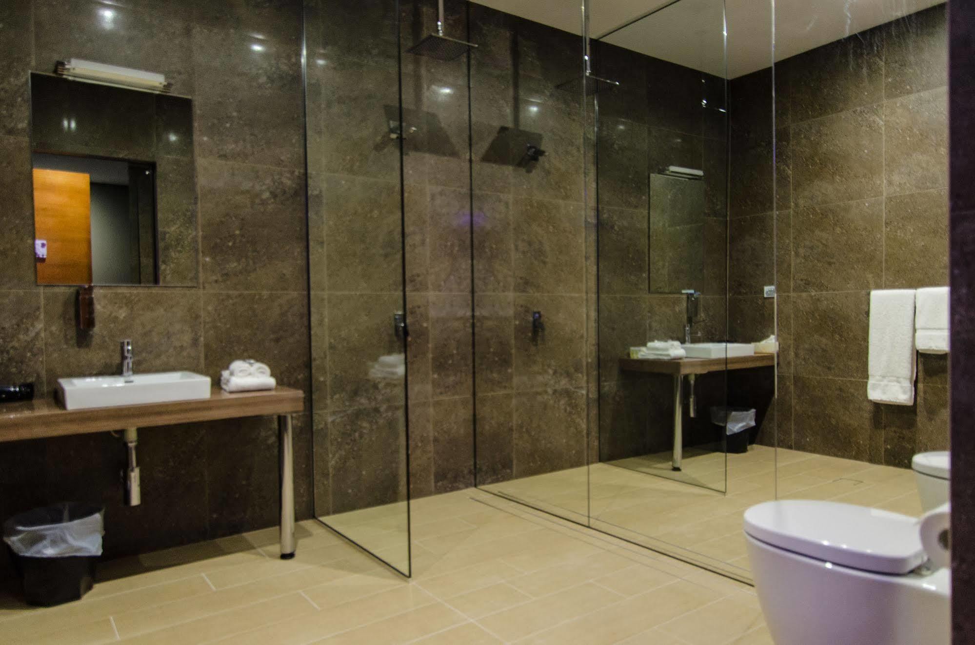 Junction Hotel 4*